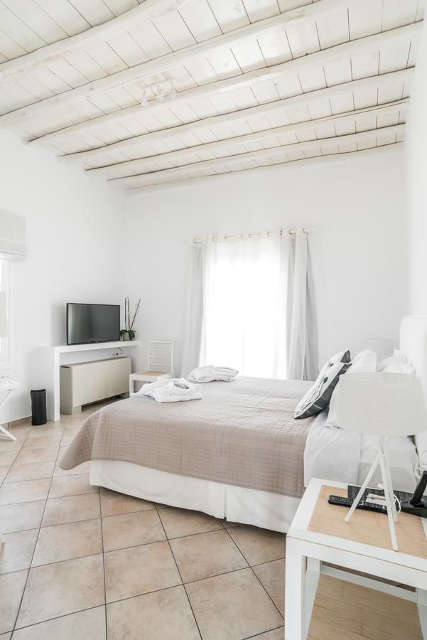 Capo Di Mykonos Resort Agios Ioannis Diakoftis Rom bilde